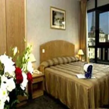 Hotel Ramada Tour Eiffel 3*